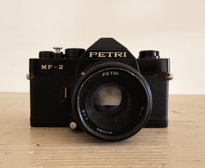 Vintage Spiegelreflexkamera Petri MF- 2 50mm 1:18 80er Jahre
