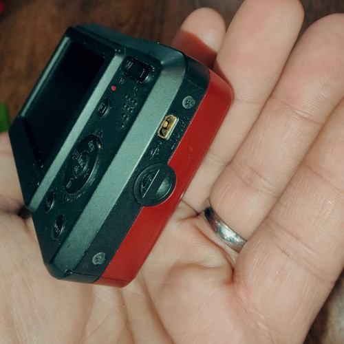 General Imaging GE Z1300 10.1MP Compact Digital Camera Red with 2GB SD - Picture 8 of 12