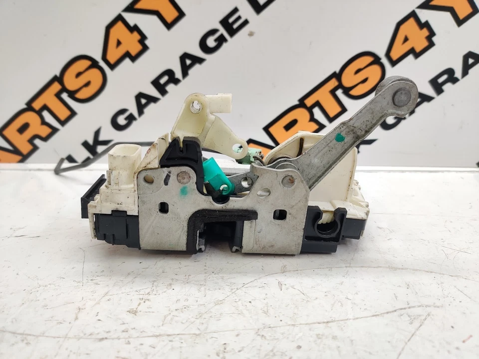 2009 DODGE NITRO 2.8 CRD LEFT FRONT DOOR LOCK LATCH 04589469AD - Image 3 of 4