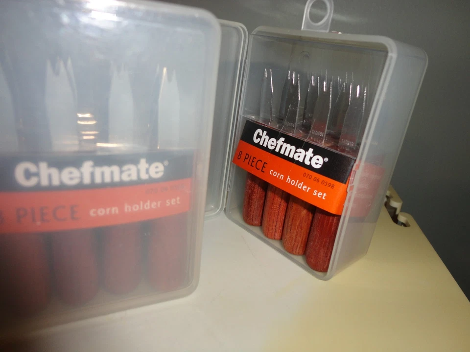 2 PACK CONTAINING TOTAL 16 CHEFMATE CORN HOLDERS 16 PIECE SET - Image 3 of 4