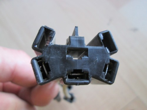 Peterbilt 379 Elec. Connector w/ Wiring for Fuel Tank Left/Right Switch #M260BJ - Picture 3 of 7