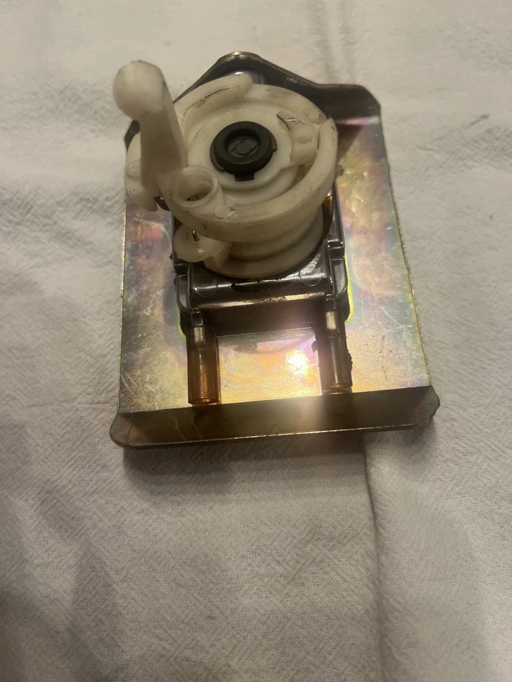 Cerradura de maletero Volvo 240 1984-1989 OEM 1984-1989 y 1986-1993  Foto 2 de 3