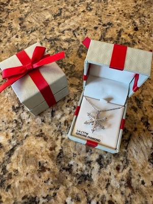 1/4tcw  Diamond .925 Silver Snowflake 18'' Women's Christmas Necklace