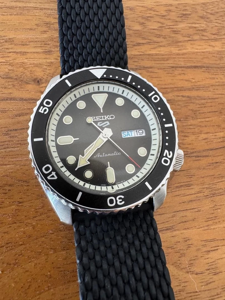 Montre automatique Seiko 5 Sports SRPD73K2 noire lunette tournante de plongée... - Photo 1/4