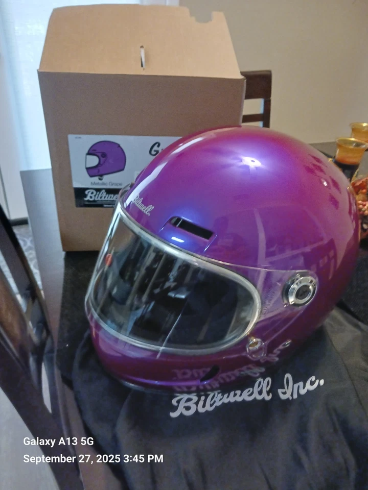 Casco completo de motocicleta de calle Biltwell Gringo Foto 4 de 4