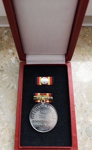Verdienstmedaille DDR, in originaler Verleihbox - Bild 2 von 2