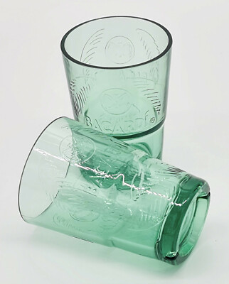 2 x Bacardi Rum Festivalbecher ACRYLglas Palmenrelief grün stapelbar (7567-2)