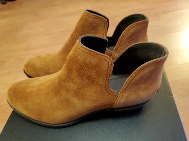 sorel lolla cut out bootie