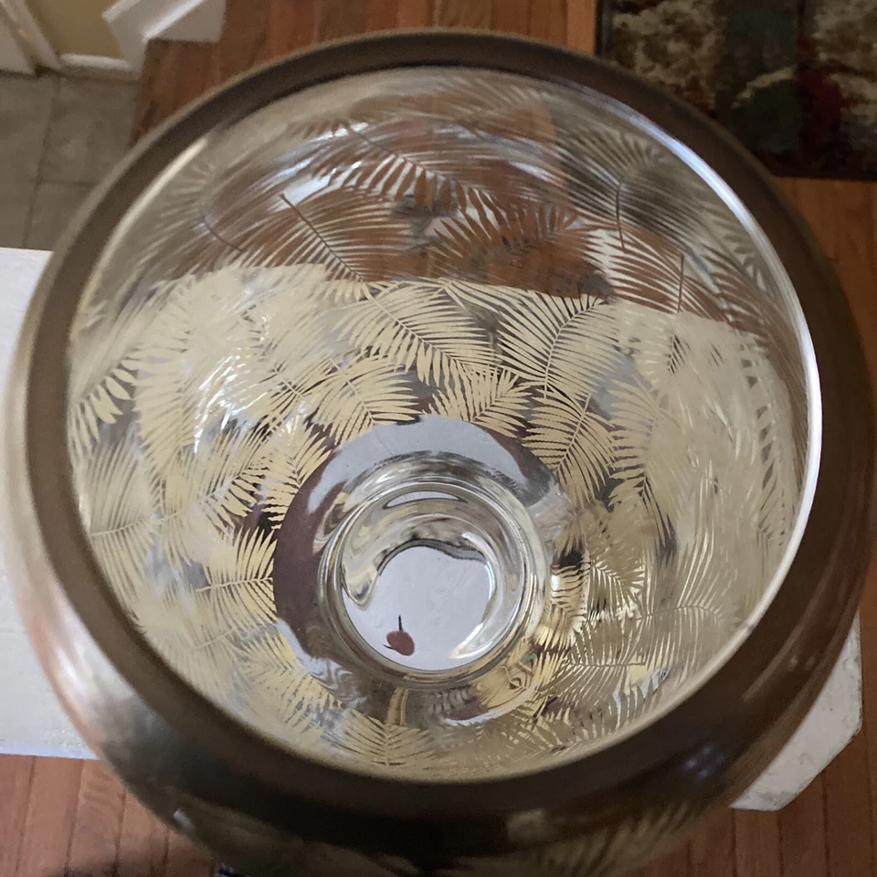 Jarrón de cristal dorado para flores con diseño de hojas 10” pulgadas de alto 8” pulgadas de ancho Foto 4 de 4