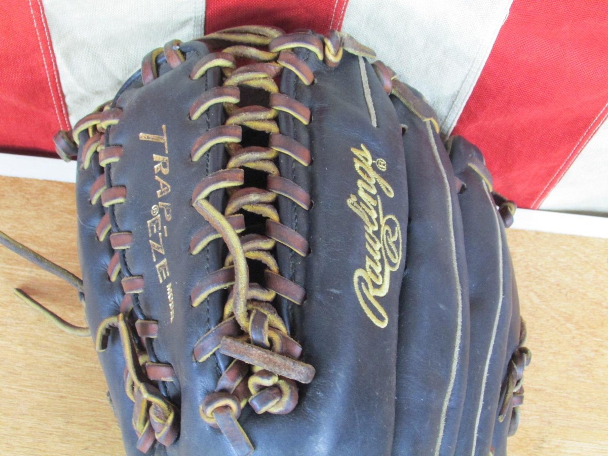 Vintage Rawlings Black Leather Baseball Glove 'Heart of the Hide