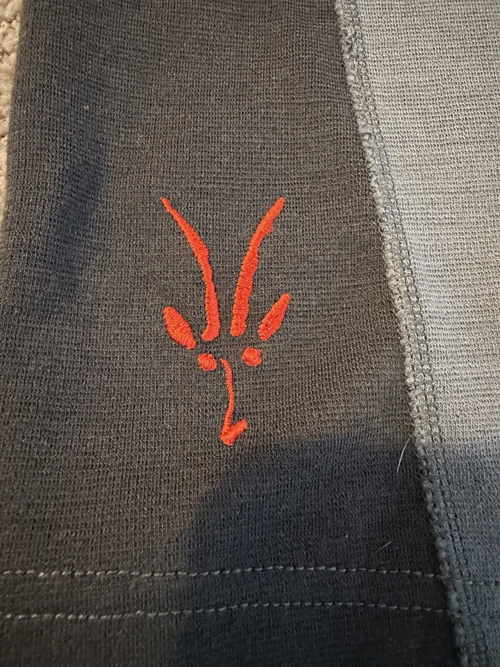 Men’s Ibex Shak Hoodie Size L full zip grey 100% merino wool - Image 4 of 4