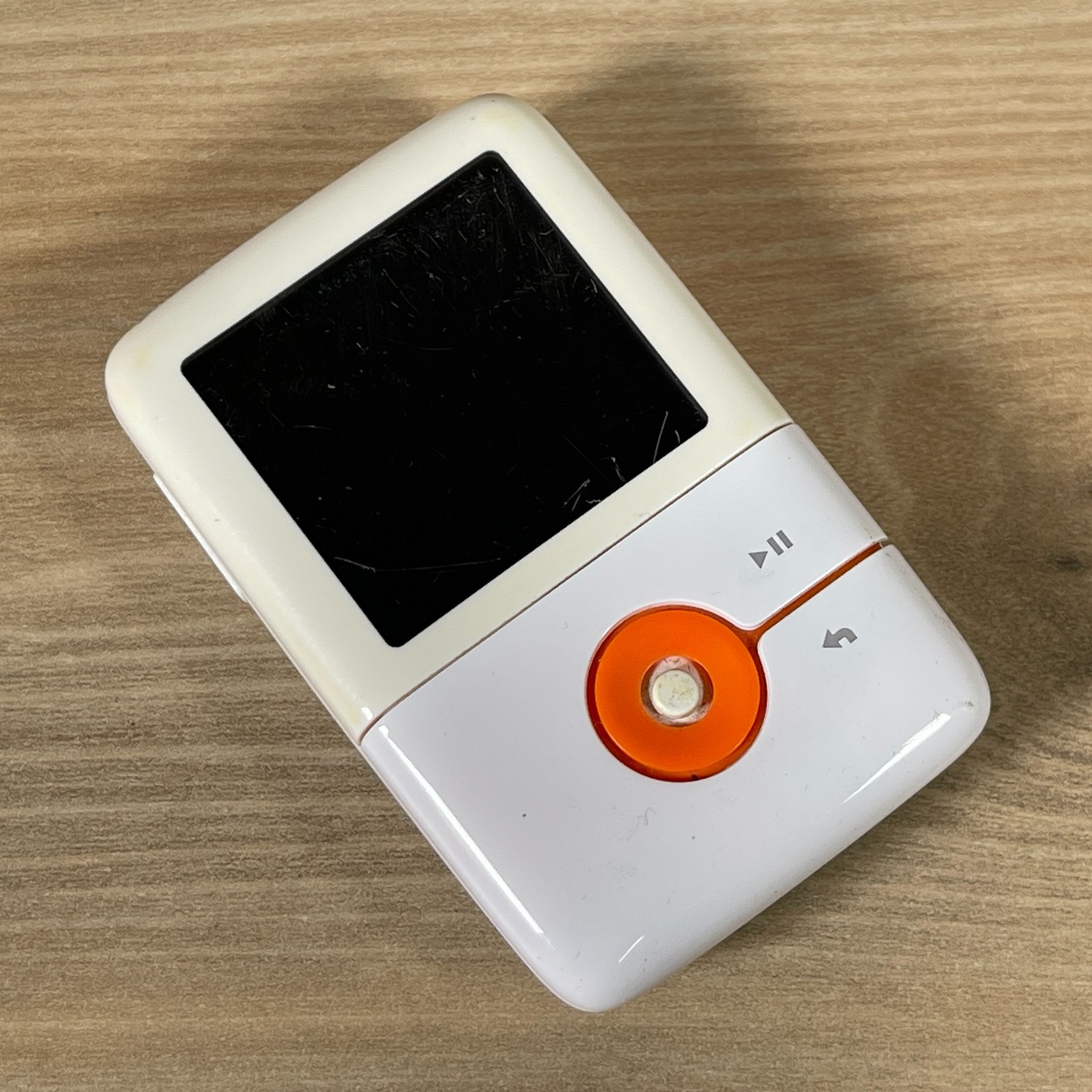 White Portable 1.5" Oled 1gb