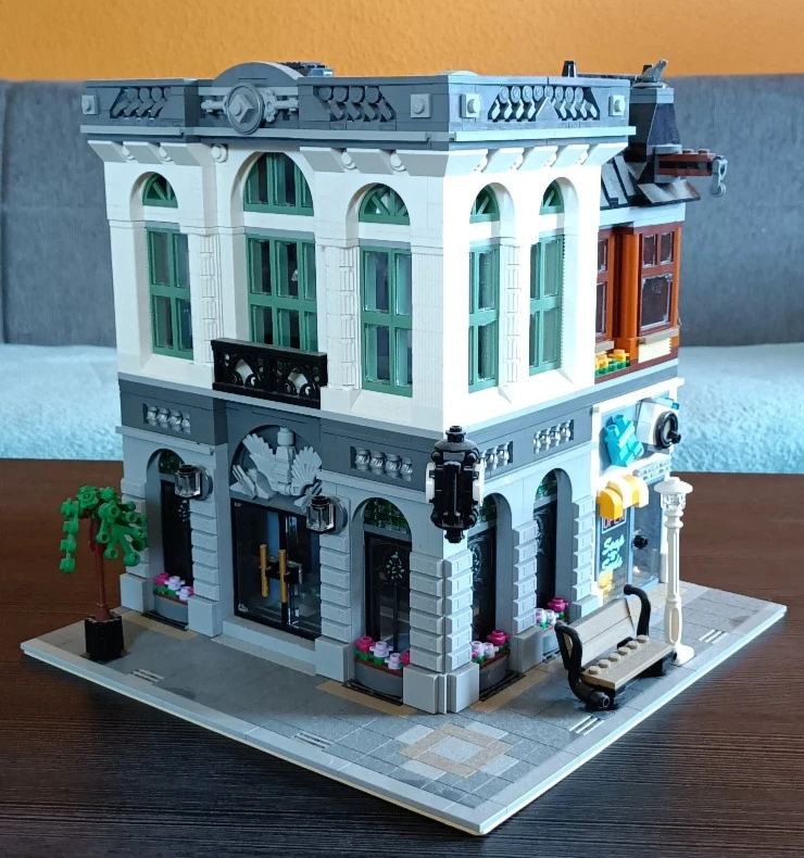 LEGO Modular Buildings 10251 Brick Bank, Foto 1 von 5