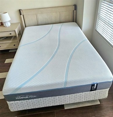 Tempur-Pedic TEMPUR-Adapt  Medium Hybrid Queen Mattress   Open Box ($4K Retail)