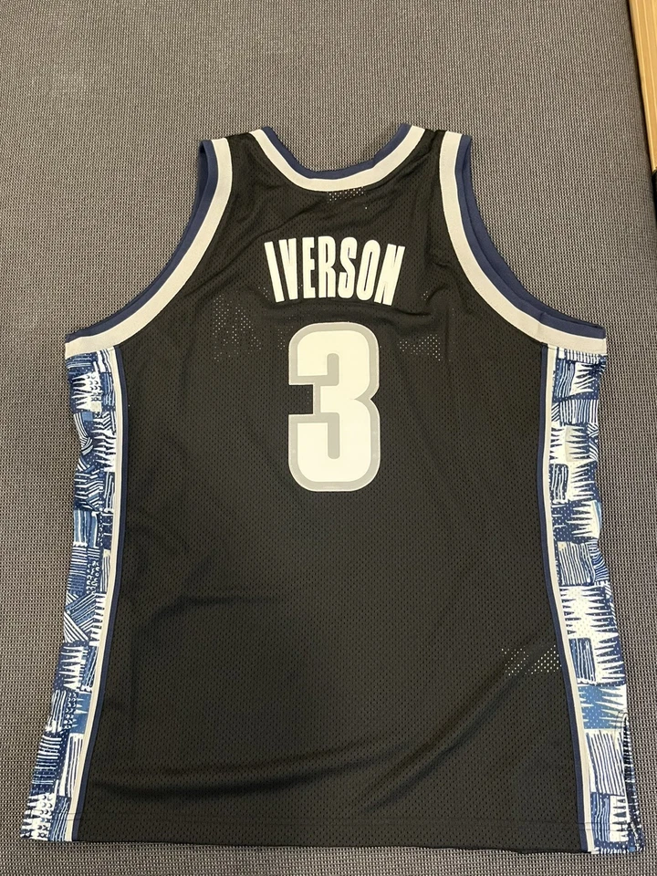 Camiseta Mitchell & Ness Auténtica Allen Iverson Georgetown 1995 Talla XL Foto 2 de 3