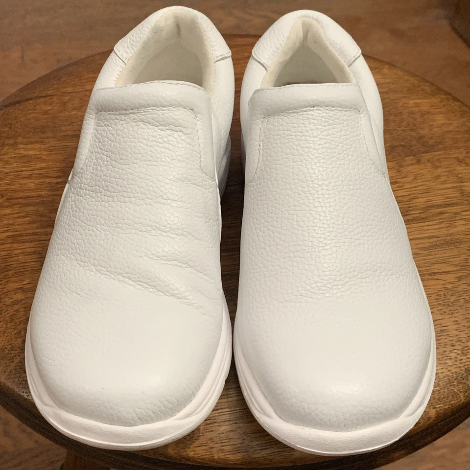 Nurse Mates Womens White Leather Slip Resistant Clog Dove Comfort Shoe Size 5.5M - Image 4 of 4