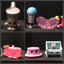 (Lote de 6 piezas SHOPKINS) SAXOFÓN, PIANO, GAFAS, MICRÓFONO, SOMBRERO Y EMBRAGUE CORONADO