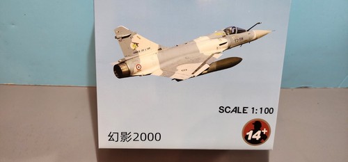 MODELO METÁLICO FRANCÉS A/F MIRAGE 2000 ESCALA 1:100 CON ENGRANAJE A ESCALA Y SOPORTE - Imagen 11 de 12