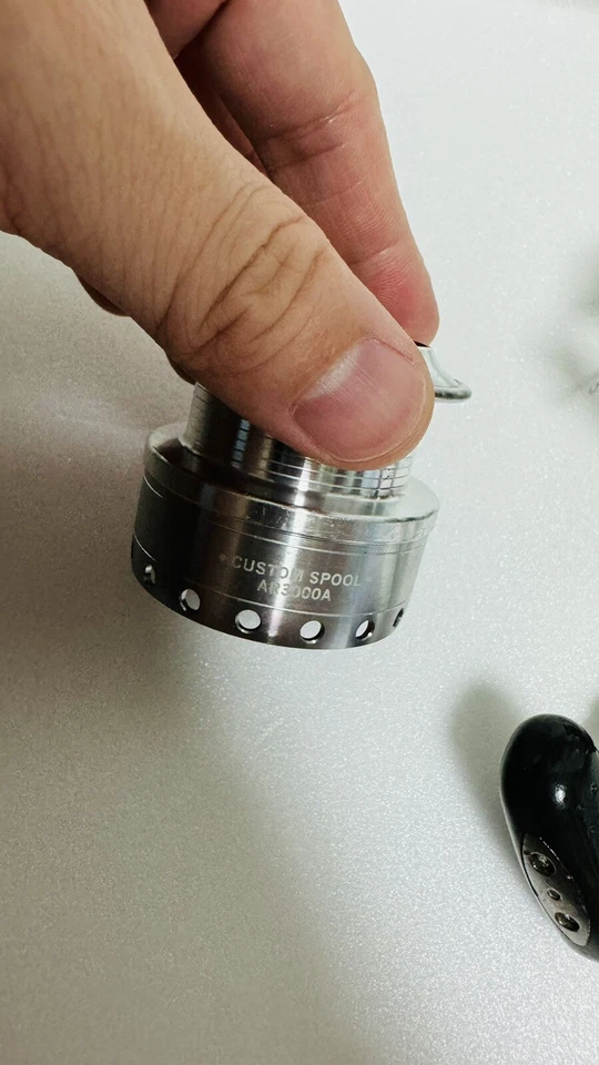 Shimano 01 Stella AR 3000 con juego de carretes de repuesto Studio Ocean Mark - Imagen 4 de 4