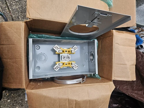 Cooper B-Line 204 MS68 200A, 1P, 4 Jaw, Meter Socket