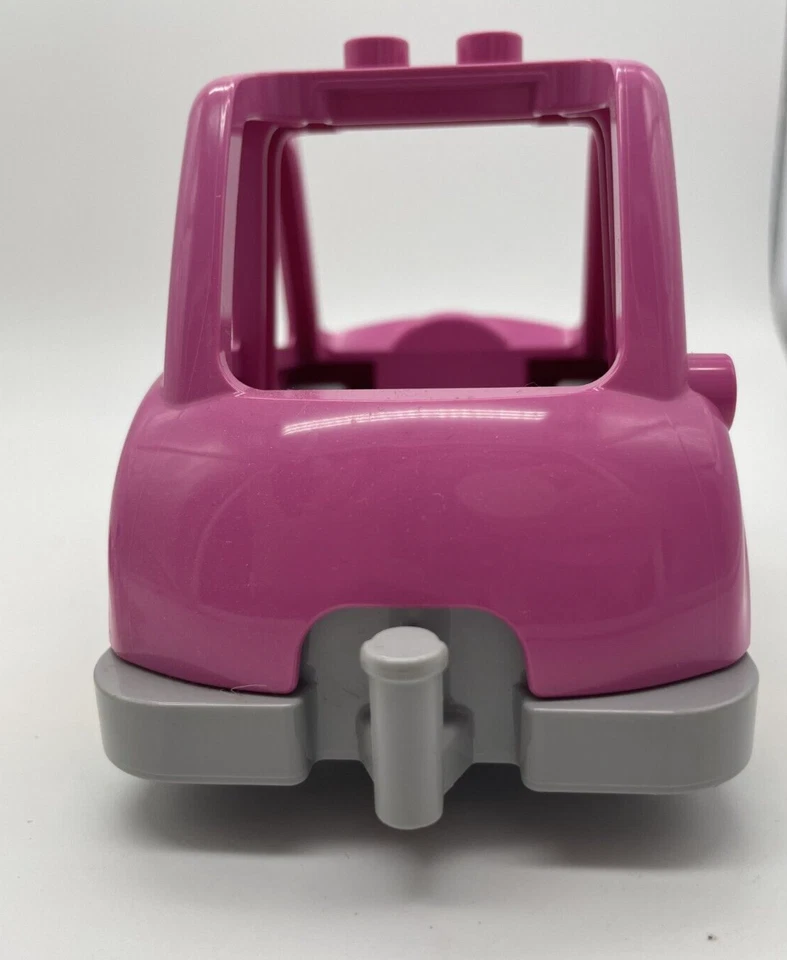 Lego Duplo Pink Car With 4 Figures Family Mom Dad Child Dog 2012 - Image 4 of 4