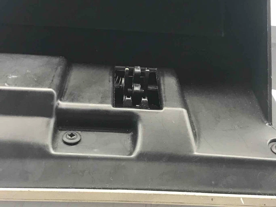 Chevrolet Impala 2004 guantera delantera tablero compartimento de almacenamiento derecho usado Foto 3 de 4