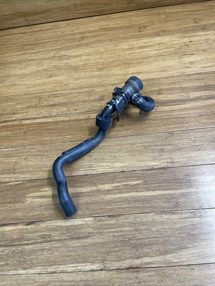 Bomba de agua auxiliar OEM 2005-2009 Audi A3 Volkswagen Jetta 2,0 L con soporte Foto 3 de 4