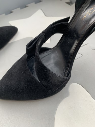 Oscar de la Renta Suede Pointed-toe Pumps Size 9 Est. retail $750.00 - Picture 8 of 9
