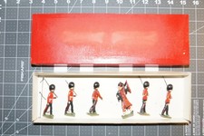 W BRITAINS 75 SCOTS GUARDS - 5 OFFICERS 1 PIPER MARCHING 6 PCS EXC. NEW BOX