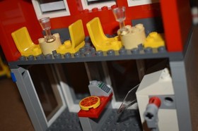 LEGO City 7641 City Corner 100% Complete with Instructions & 5 Minifigures