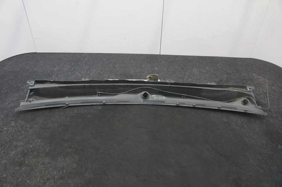 Front Wiper Cowl Air Vent Grille Trim 23436252 Chevrolet Silverado 3500 2015-19 - Image 3 of 4