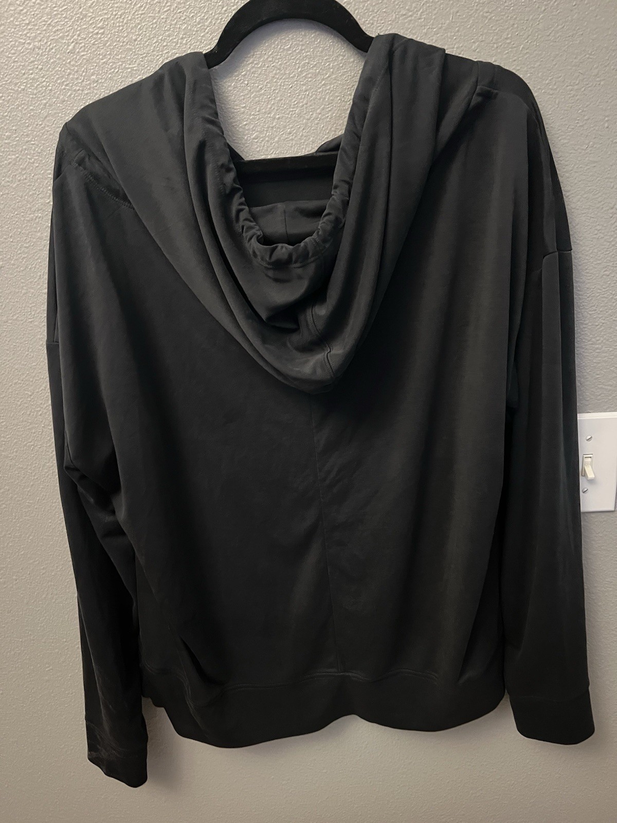 Fabletics Women’s Large Model Blend Pullover Hood… - image 2