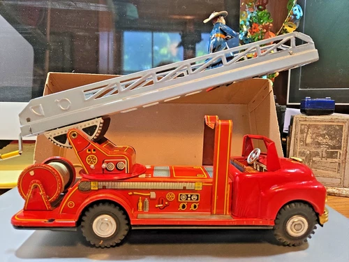 VINTAGE JAPAN DAYIA TIN FIRE ENGINE FRICTION POWERED TOY NEW+BOX