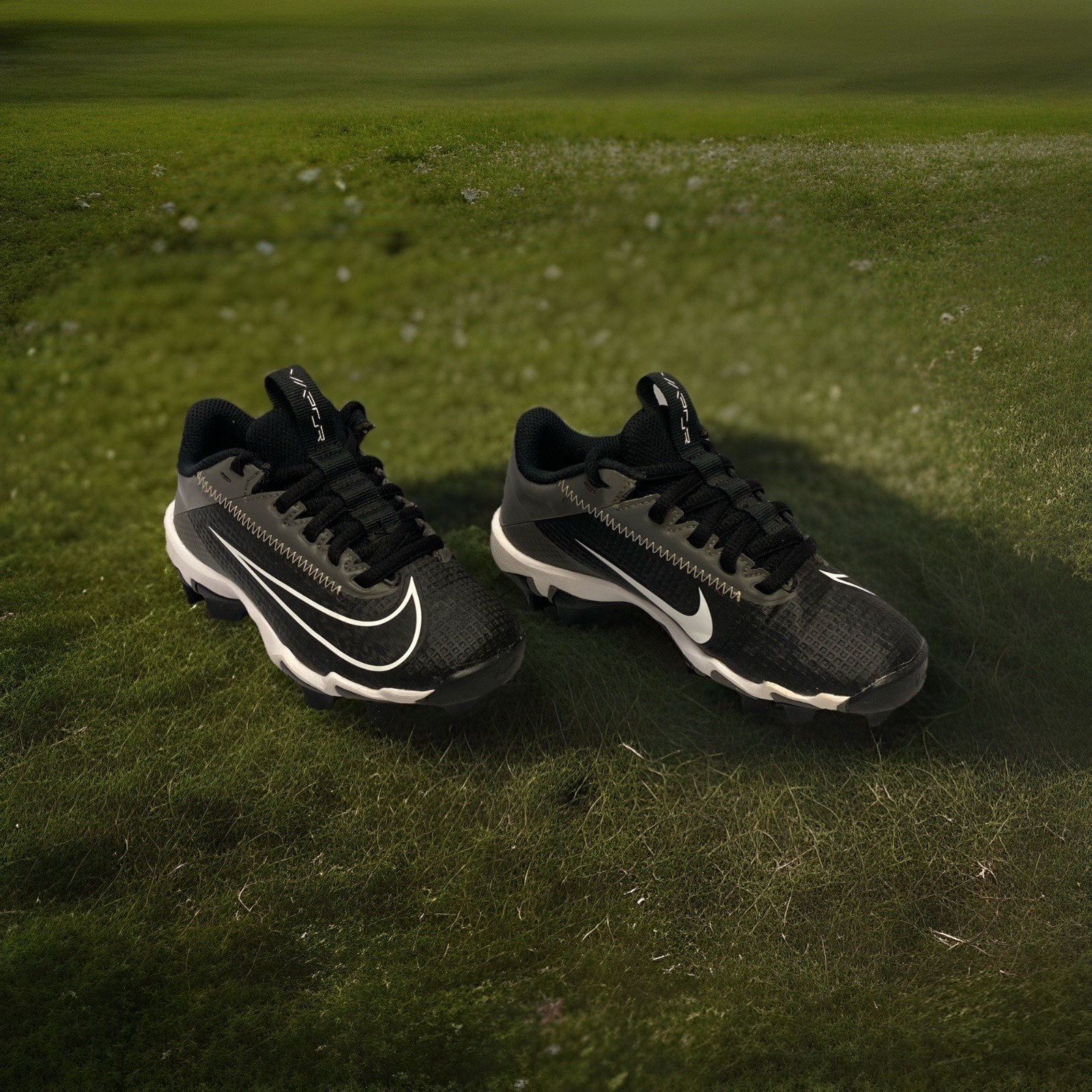 Nike Vapor Edge Shark 2 Low Youth Football Cleats Style DH0589-010 Size 11C thumbnail 2