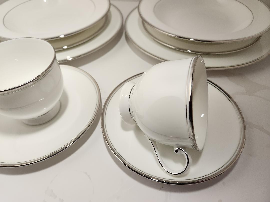 &ndash; 12 Pieces &ndash; Silver Trim