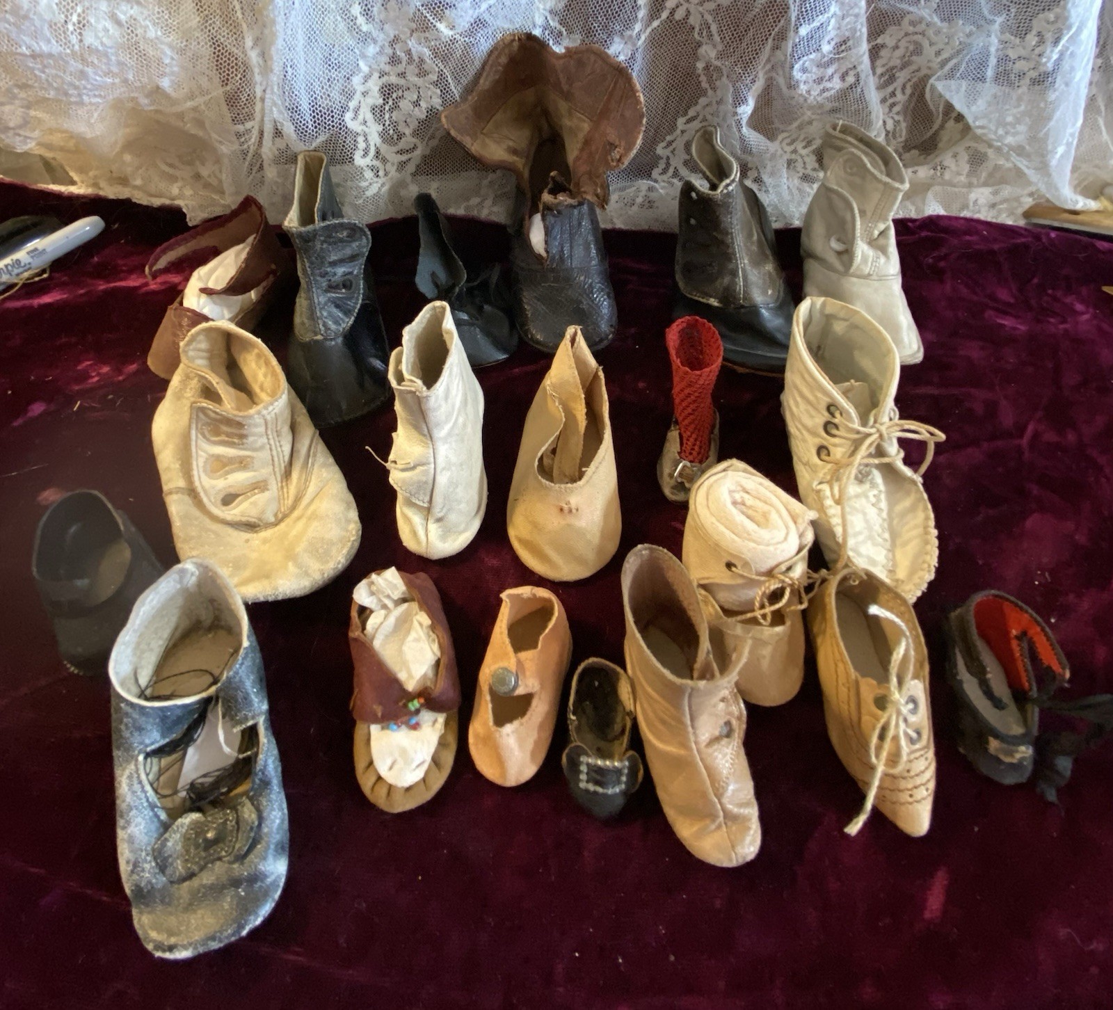 Antique Lot Of Single Shoes For Pattern Or Parts For Antique Bisque Dolls #9184