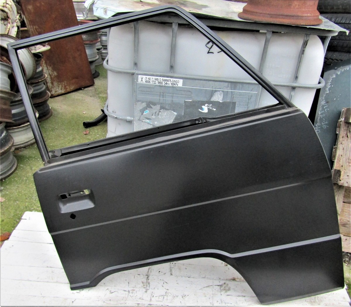FRONT RIGHT DOOR BARE MITSUBISHI DELICA L300 1980 81 82 83 84 88