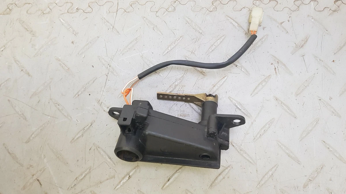 JAGUAR XJS XJ40 REAR BOOT LID TRUNK LOCK LATCH CLOSURE PANEL 