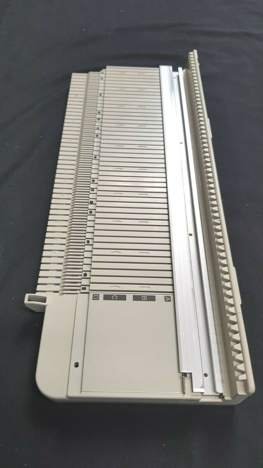 RARE SILVER REED KNITTING MACHINE HK160 MK70 NEEDLE BED BARE RIGHT