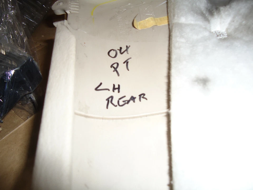 Chrysler PT Cruiser 2004 panel de puerta interior trasero izquierdo beige perla topo Foto 2 de 4