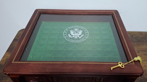 Danbury Mint America the Beautiful Wood Locking Display Case (only) with 1 key - Picture 3 of 23