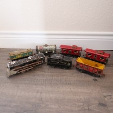 1940s Marx New York Central Engine w/ 554 Coal 548 Milk 553 Oil 556 Caboose Lot