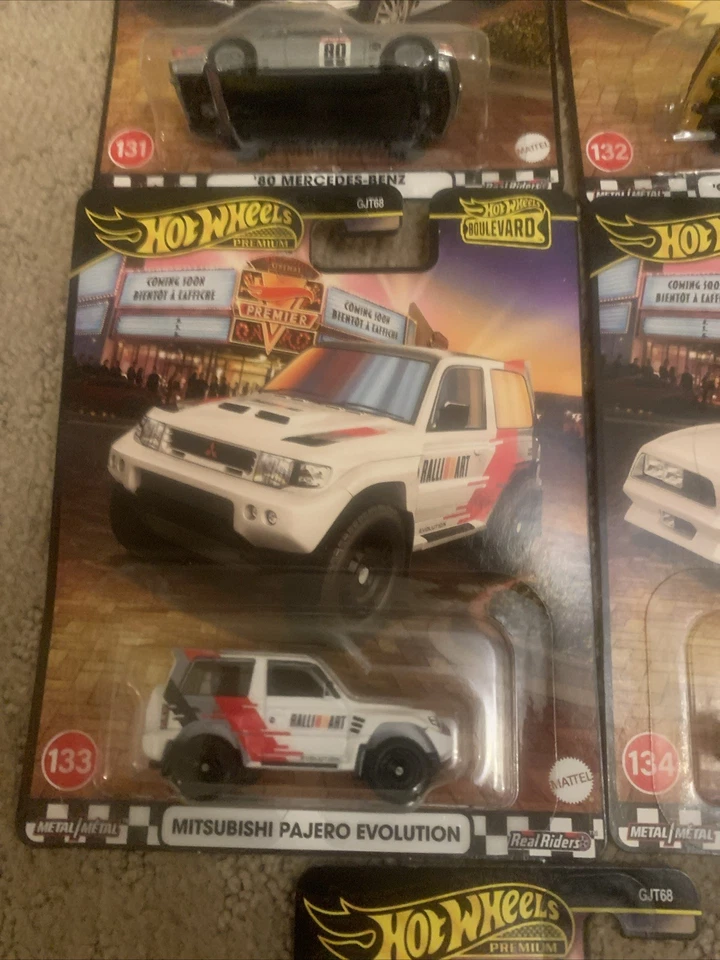 Mattel Hot Wheels Boulevard 131-135 Premium escala 1:64 Real Riders nuevo Foto 4 de 4