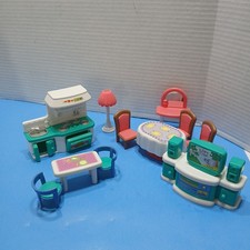13 piece lot DOLL HOUSE play Furniture Kitchen Table Kitchen Lamp Entertainment