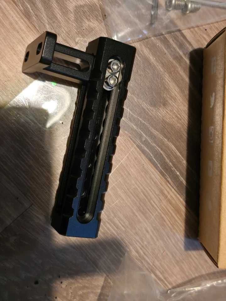 SmallRig Camera/Camcorder Action Stabilizing Universal Mounting Handle - 1984 - Image 3 of 4