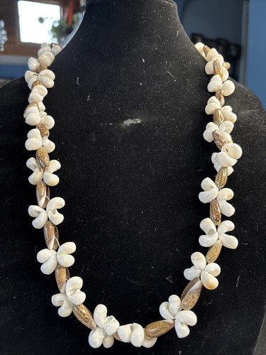 Vintage Style Hawaiian Thick Sea Shell Lei Necklace 15” Drop WOW!