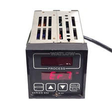 Watlow 945A-2BA3-A000 Temperature Controller  USED 120-240V USED.