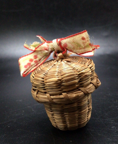 VINTAGE THIMBLE HOLDER SWEET GRASS WOVEN BASKET 1.5" TALL