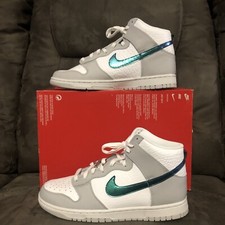 Nike Dunk High FLS da donna grigio bianco taglia 11,5 W / 10 M *in mano* DR7855-100