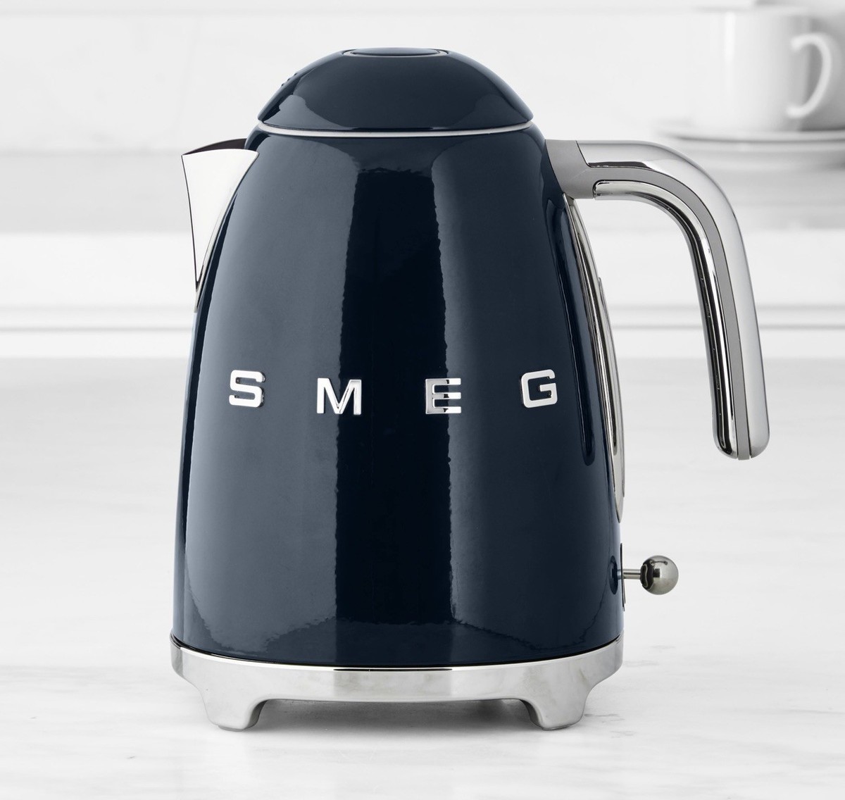 Smeg 50's Retro Style Electric Water Kettle Automatic Shutoff